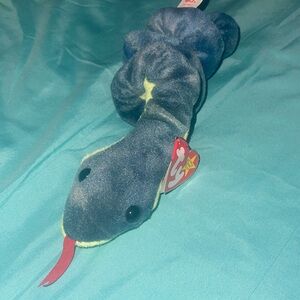 Hissy the beanie baby